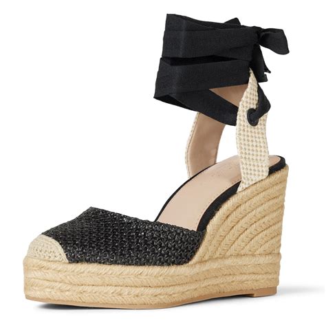 Le espadrillas con zeppa sono le scarpe chic dell’Estate 2024